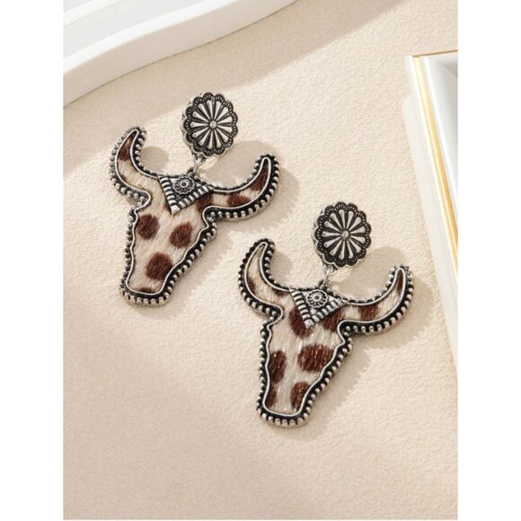 New Retro Cow Head Shaped Leopard Print Leather Earring - Picture 2 of 6